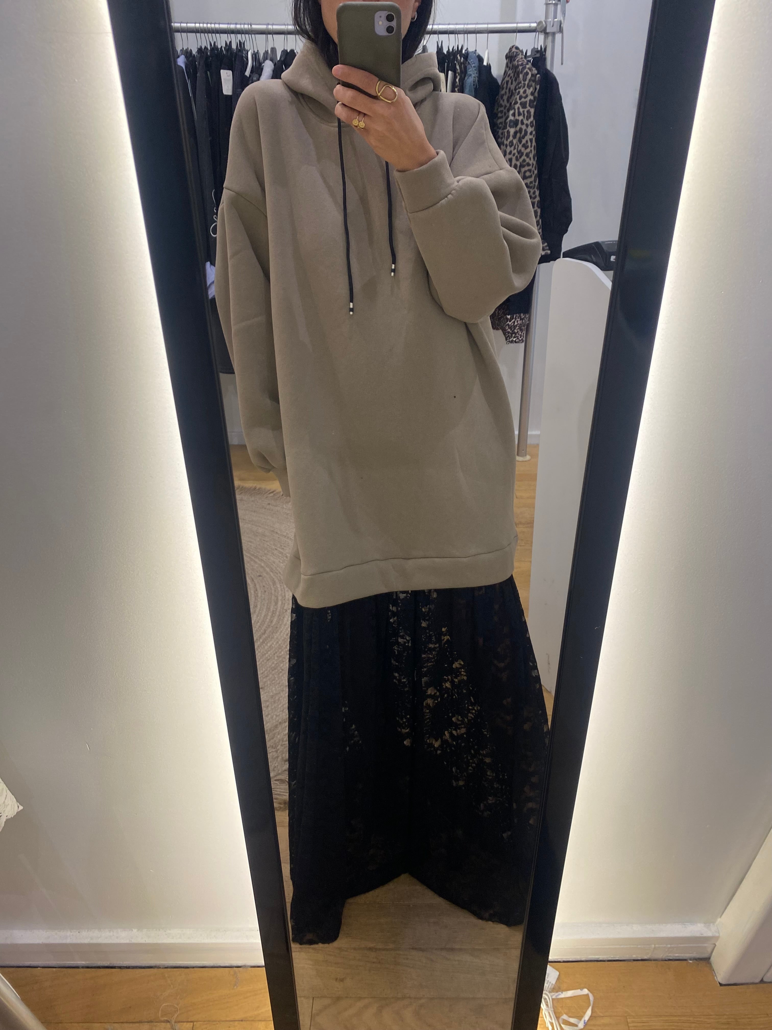 Robe sweat dentelle « noya » taupe