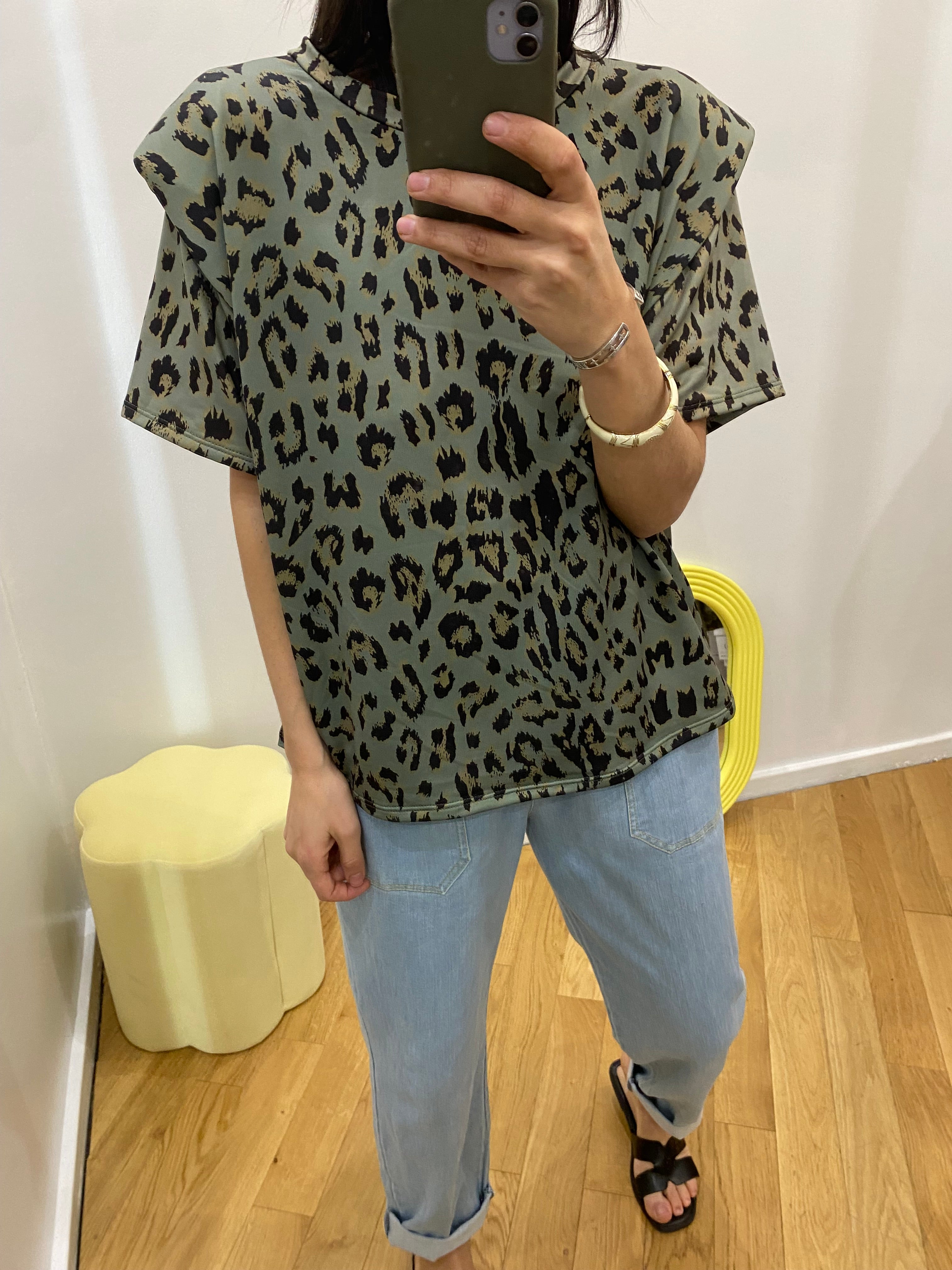 T-shirt épaulette léopard vert