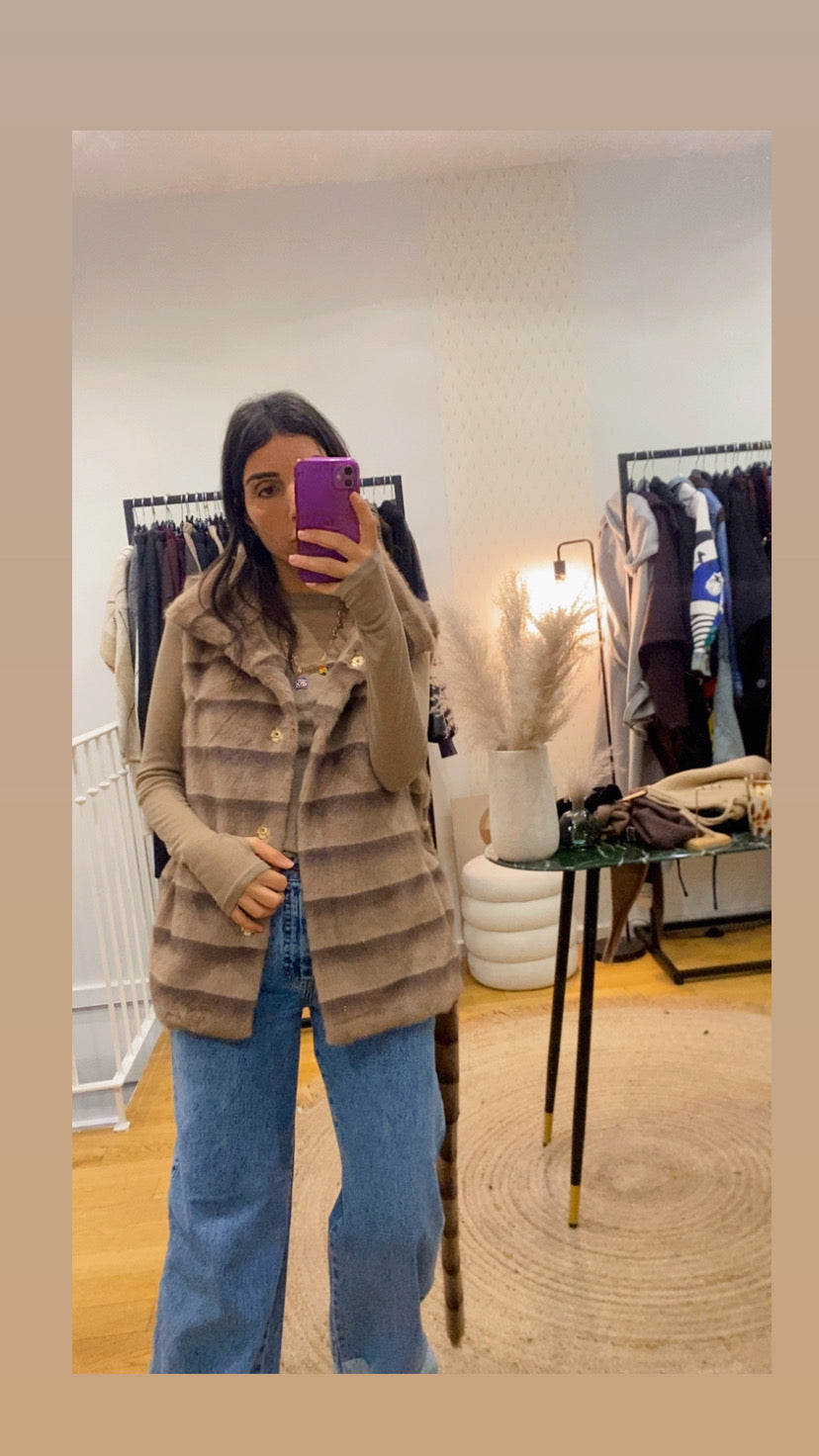 Veste « Erine » fausse fourrure sans manche camel