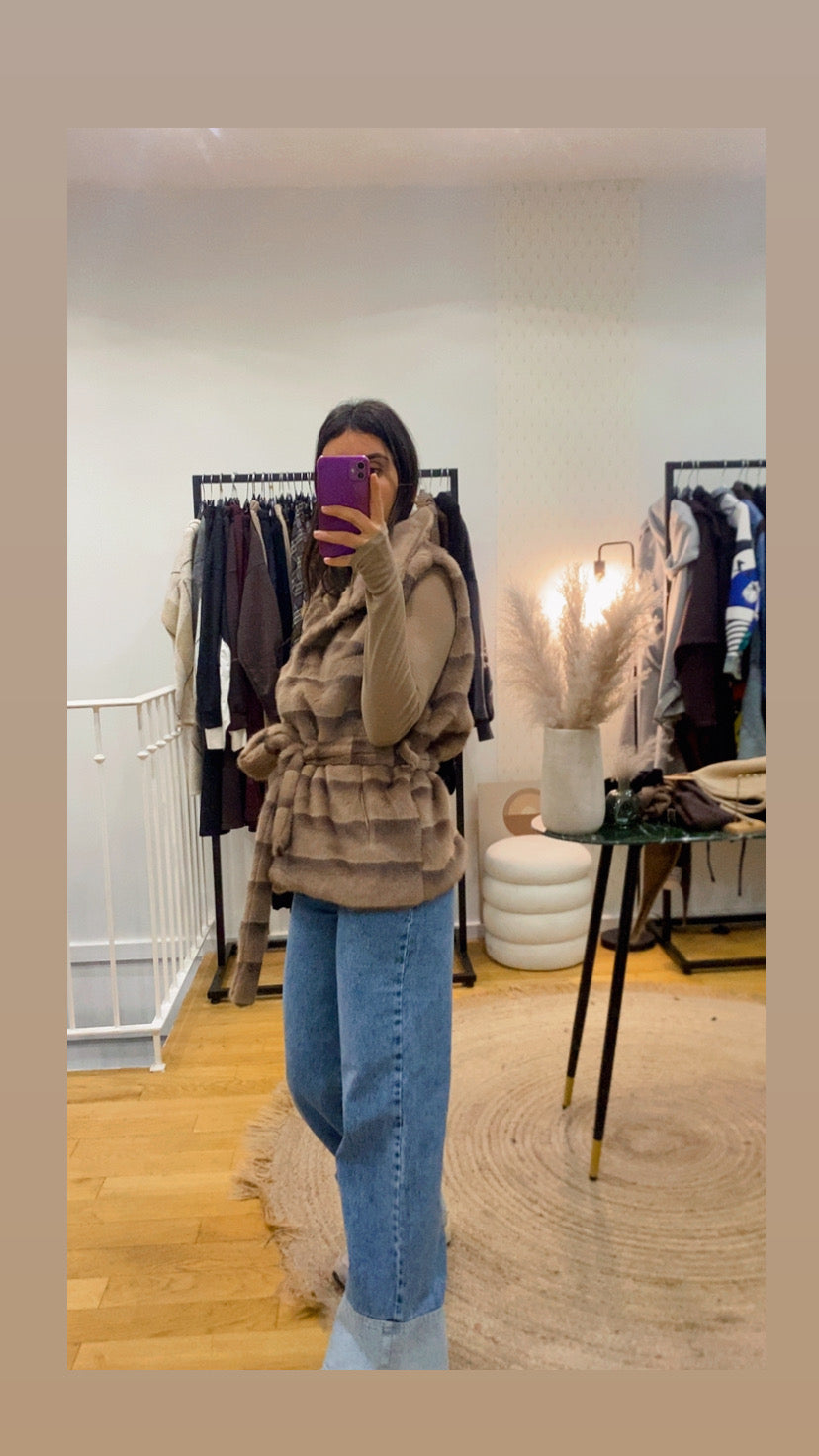 Veste « Erine » fausse fourrure sans manche camel