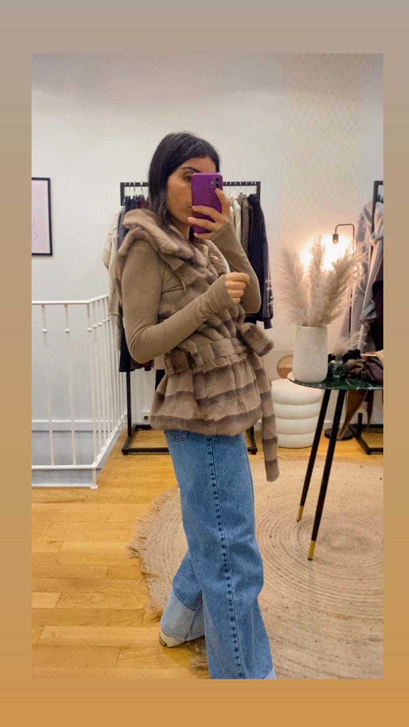 Veste « Erine » fausse fourrure sans manche camel