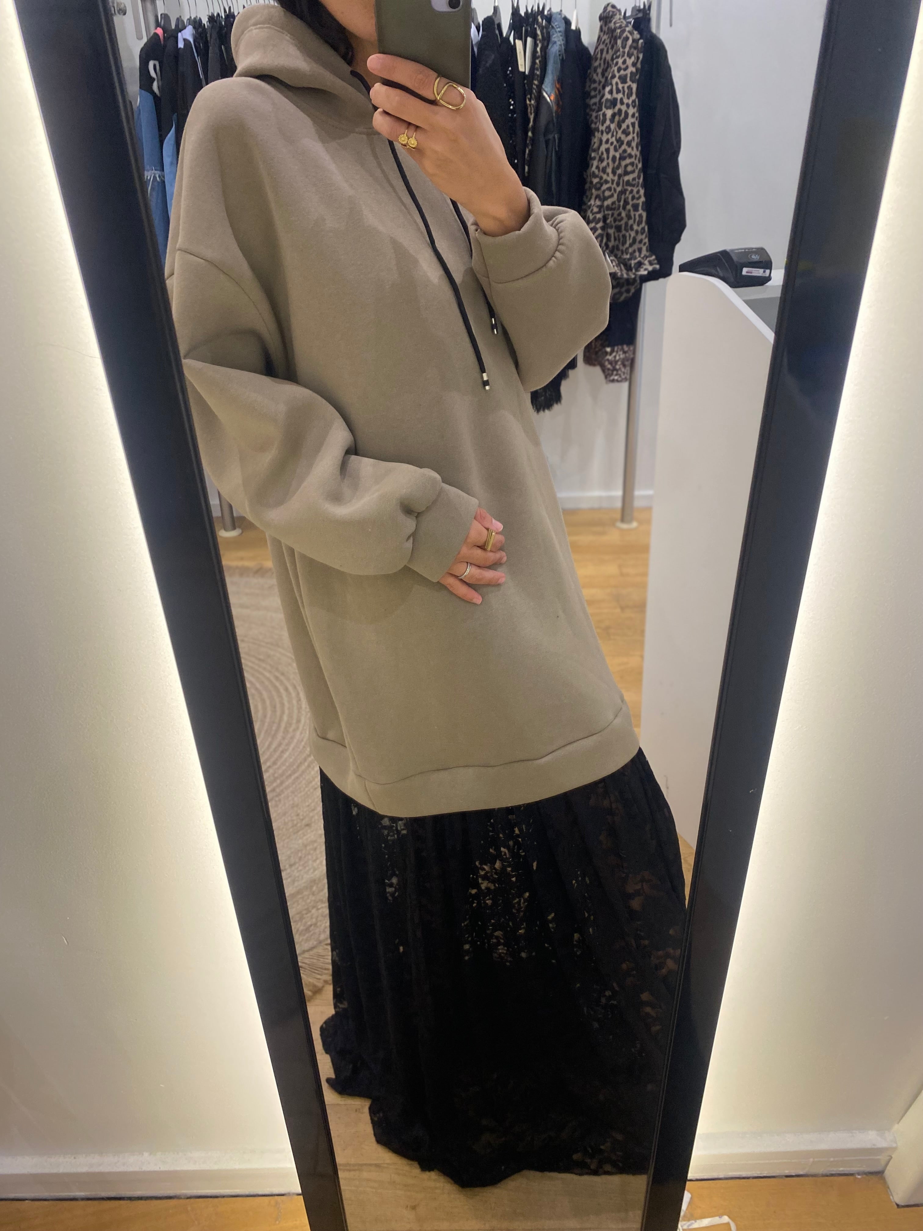 Robe sweat dentelle « noya » taupe