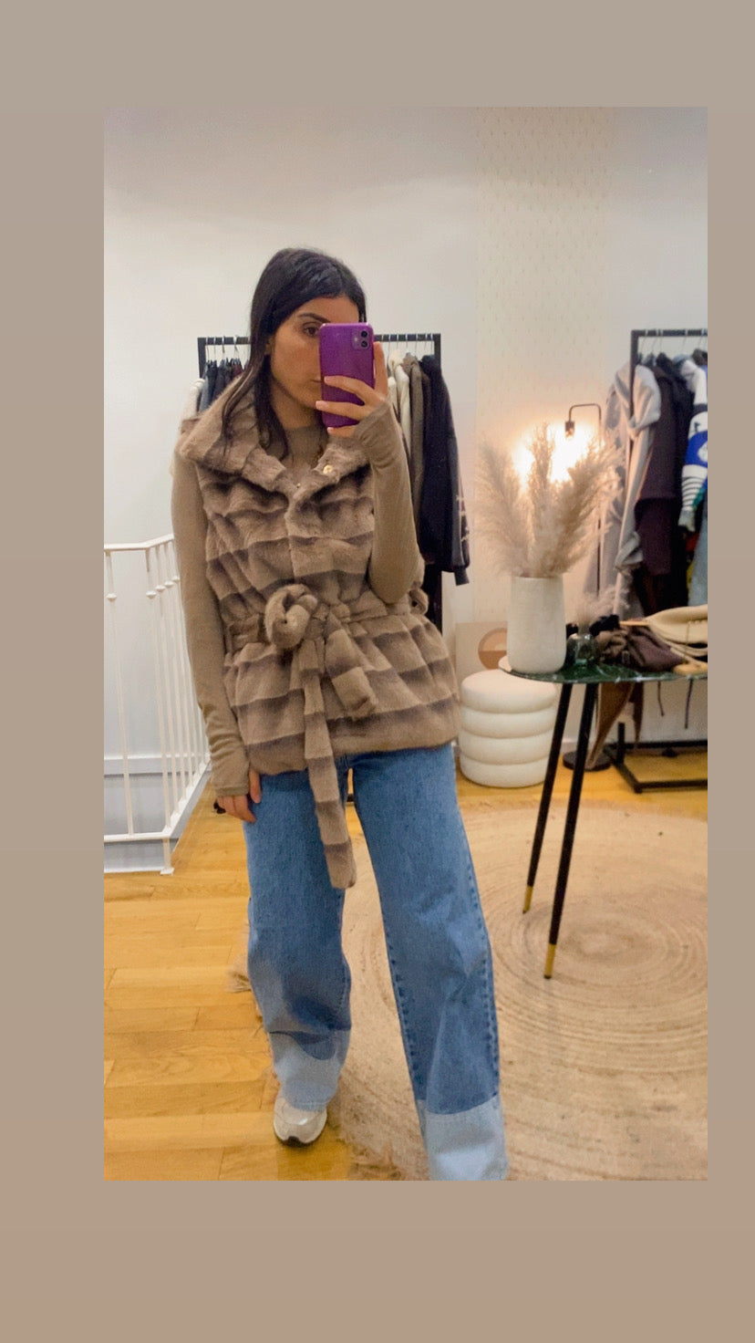 Veste « Erine » fausse fourrure sans manche camel